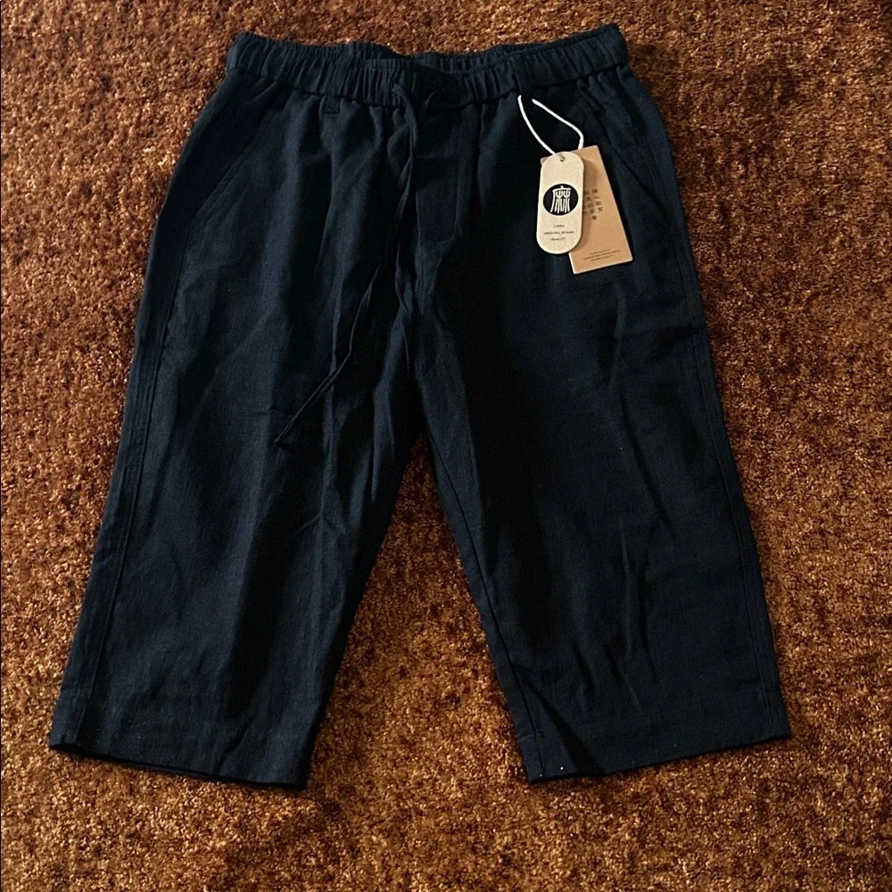 Stylish Women's Black Cargo Shorts